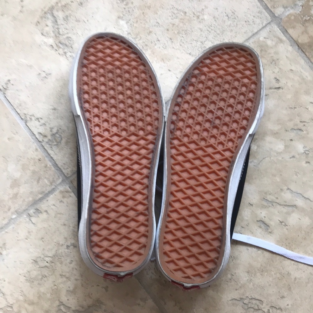 Vans - Picture 2 of 4